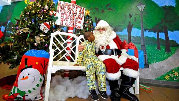 Jacoby Brunson talks with Santa at Troy Elementary School in Troy, Ala., Wednesday, Dec. 18, 2013. (Photo/Thomas Graning)