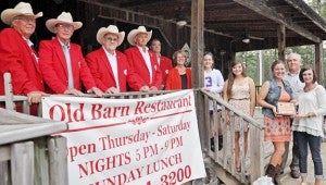 BNI NEWS SERVICES PHOTO/MONA MOORE Members of the American Cattlemen’s Association join Amanda Reeves, Alabama Beef Ambassador, in presenting a plaque to Amy and Scottie Chandler, owners of The Old Barn Restaurant in Goshen. Pictured, left to right, are Max Bozeman Jr., Bill Hixon, Pike County Cattlemen’s Association President B.B. Palmer, ACA Regional Vice President Larry Reeves, Coffee County Cattlemen’s Association President Jamie Wyrosdick, Beverly Taylor, Abby Taylor and Jaycie Chandler. Front row, Scottie Chandler, Amanda Reeves and Amy Chandler.