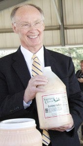 MESSENGER PHOTO/JAINE TREADWELL Gov. Robert Bentley found it fascinating that Southern Classic Foods in Brundidge “makes” so many familiar, name brand products at its facility.