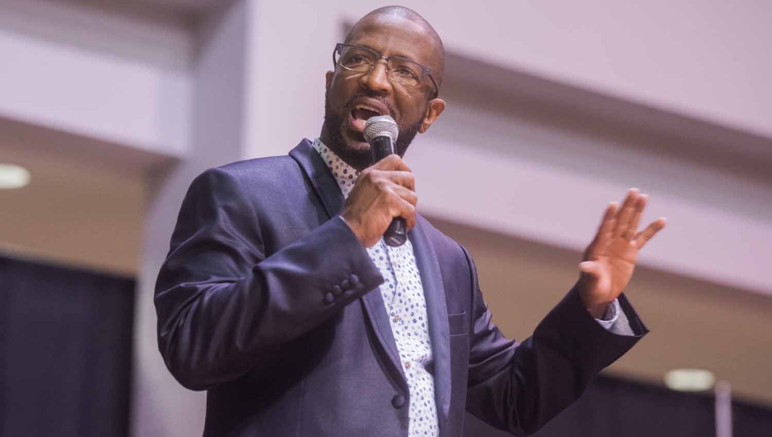 Comedian Rickey Smiley kicked off the 16th Annual Leadership Conference Friday night on the campus of Troy University.