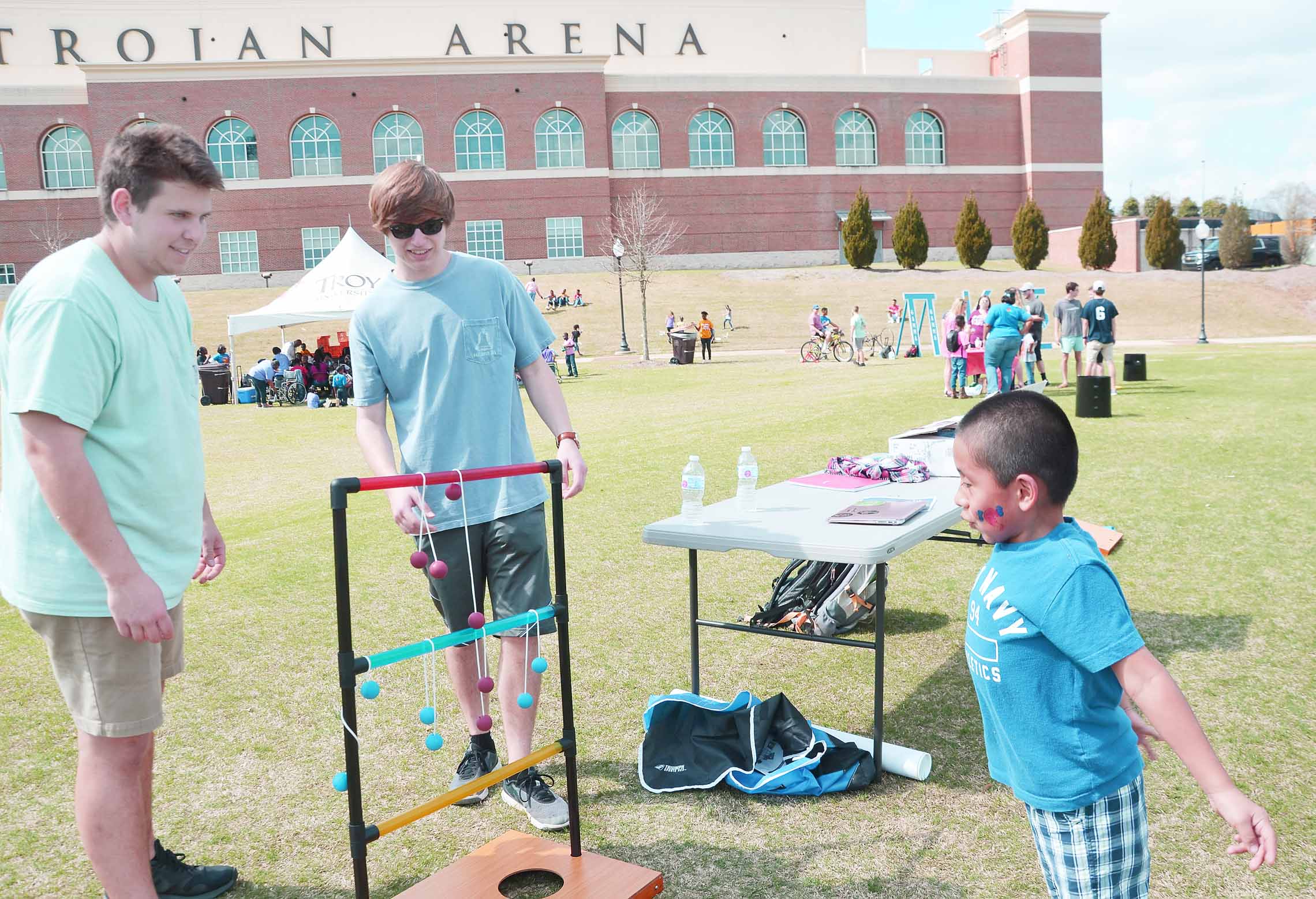 Intervenir Señora Equipo Pi Kappa Phi holds carnival for special needs students - The Troy Messenger  | The Troy Messenger